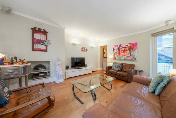 3 Bedroom Flat To Rent In Heath Street, Hampstead, London, NW3