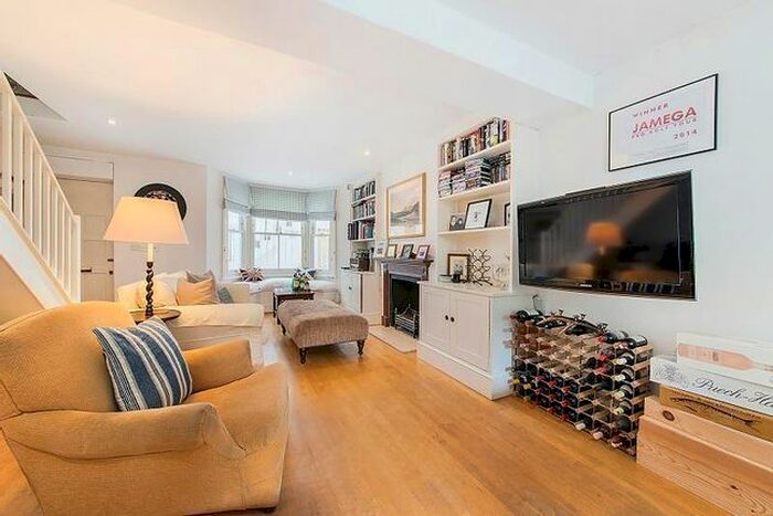 2 Bedroom Maisonette To Rent In Burnaby Street, London, SW10