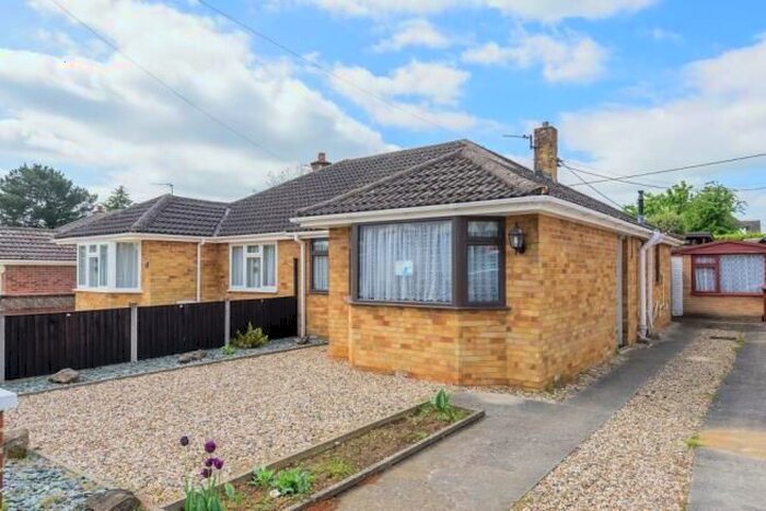 3 Bedroom Bungalow To Rent In Yarnton, Oxfordshire, OX5