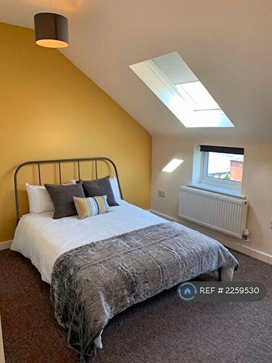 4 Bedroom Semi-Detached House To Rent In Radcliffe Mount, Nottingham, NG2
