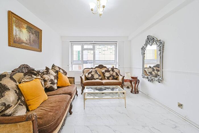 3 Bedroom Flat To Rent In Chapel Street, Marylebone, London, NW1