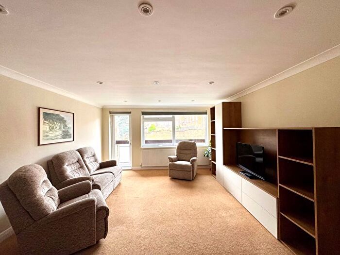 2 Bedroom Flat To Rent In Manor Road, Barnet, EN5