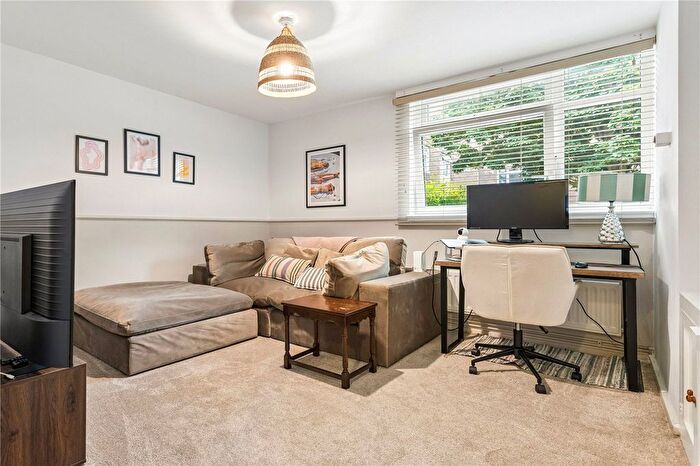 1 Bedroom Flat For Sale In Childebert Road, London, SW17