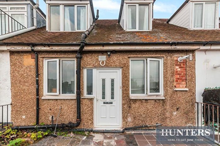 3 Bedroom Flat To Rent In The Market, Wrythe Lane, Carshalton, SM5