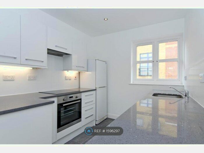 2 Bedroom Flat To Rent In Fuller Close, London, E2
