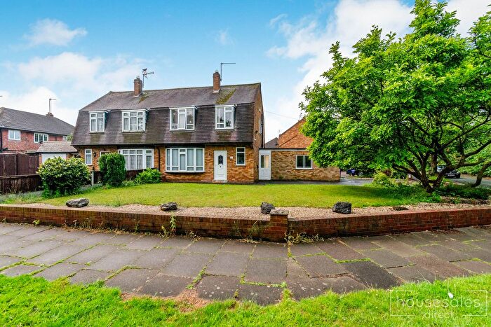 3 Bedroom Semi-Detached House For Sale In Greenfield Lane, Wolverhampton, WV10