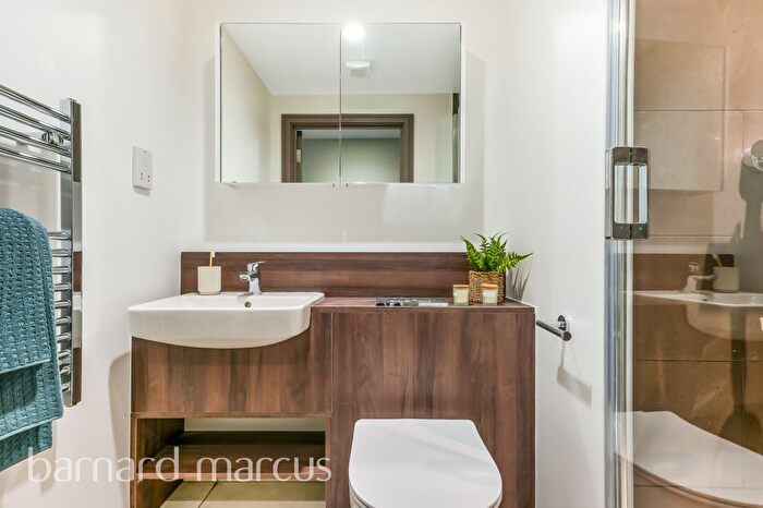 Studio To Rent In Victoria Road, Feltham, TW13