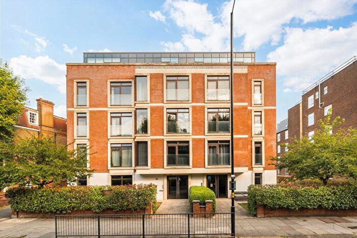 3 Bedroom Flat For Sale In Fortis Green, London, N10