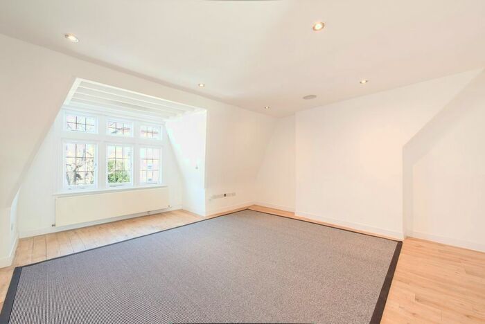 3 Bedroom Flat To Rent In Belsize Avenue, London, NW3
