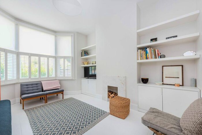 2 Bedroom Flat To Rent In Balfern Grove, Chiswick, London, W4