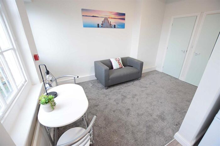 1 Bedroom Flat To Rent In Colbeck Chambers - High Street Apartment - Available Now, LN5