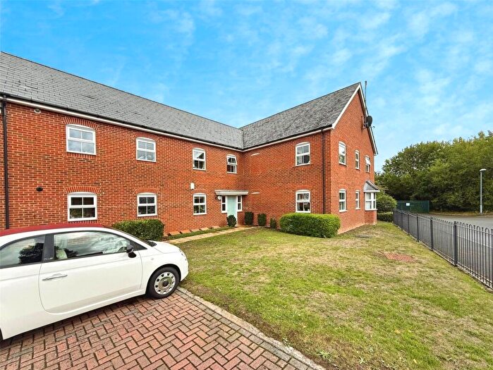 2 Bedroom Apartment For Sale In Woodcock Chase, Bracknell, Berkshire, RG12