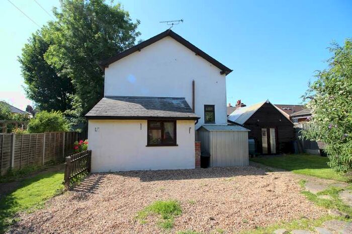 2 Bedroom Semi-Detached House To Rent In Barkham Road, Wokingham, Berkshire, RG41