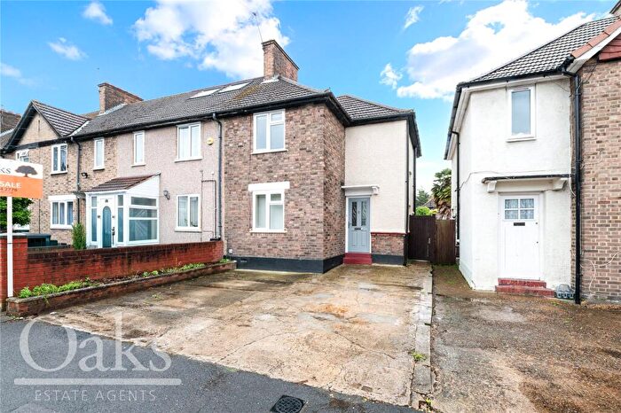 3 Bedroom Semi-Detached House For Sale In Hawkes Road, Mitcham, CR4