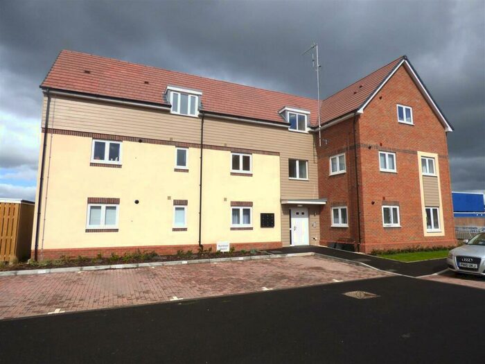 2 Bedroom Flat To Rent In Railings Court, CV21