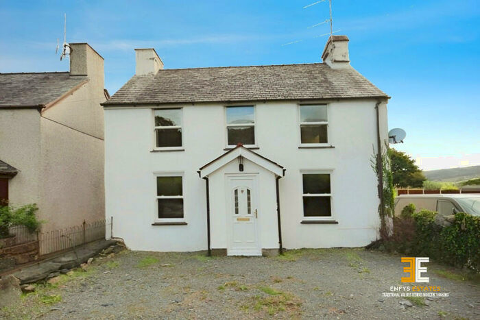 3 Bedroom Link Detached House For Sale In Conway Road, Tal Y Bont, LL32