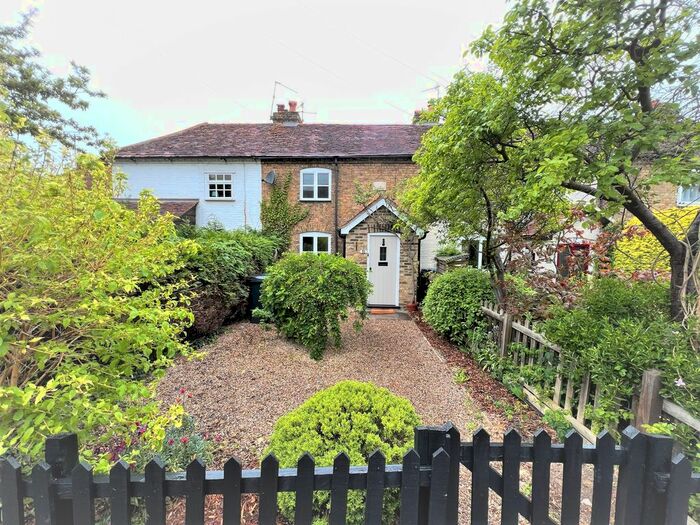 2 Bedroom Property To Rent In Cambridge Road, Wadesmill, Ware, SG12