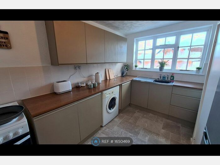 2 Bedroom Flat To Rent In High Street, Earls Colne, Colchester, CO6