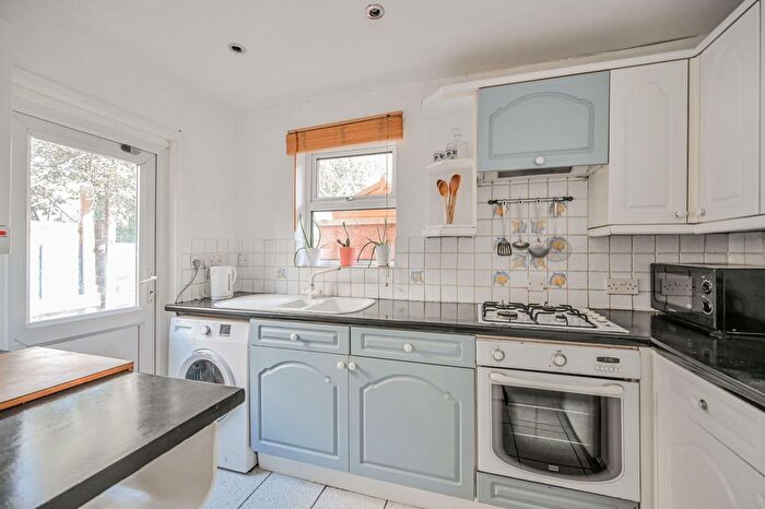 2 Bedroom Flat For Sale In St Johns Road, Walthamstow, London, E17
