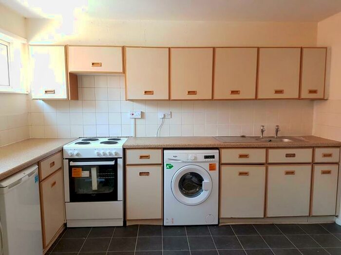 3 Bedroom Apartment To Rent In Moss House Close, Birmingham, B15