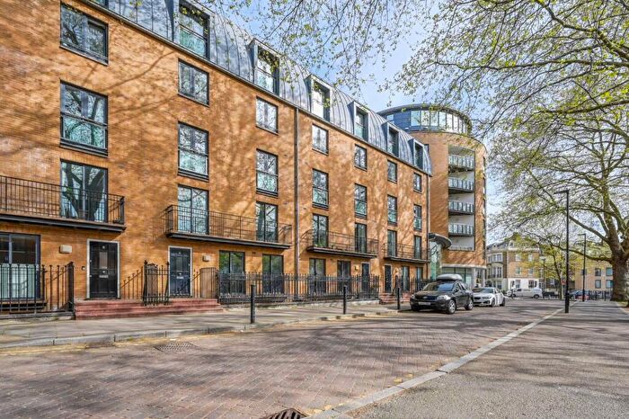 2 Bedroom Flat To Rent In Owen Street, Islington, London, EC1V