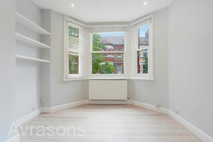 2 Bedroom Flat To Rent In Crewdson Road, London, SW9