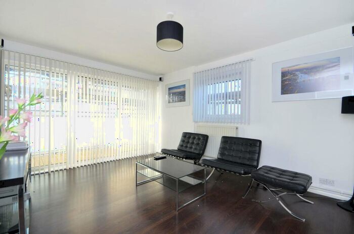 3 Bedroom Flat To Rent In Commercial Street, Spitalfields, London, E1