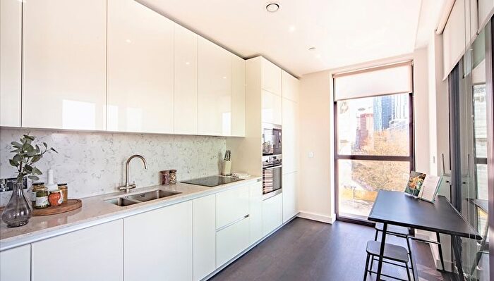 2 Bedroom Flat To Rent In Thornes House, Charles Clowes Walk, London, SW11