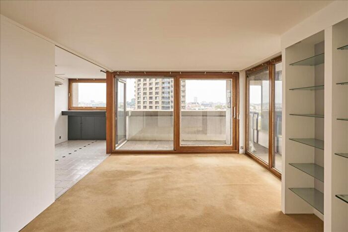 3 Bedroom Apartment For Sale In Shakespeare Tower, Barbican, London, EC2Y