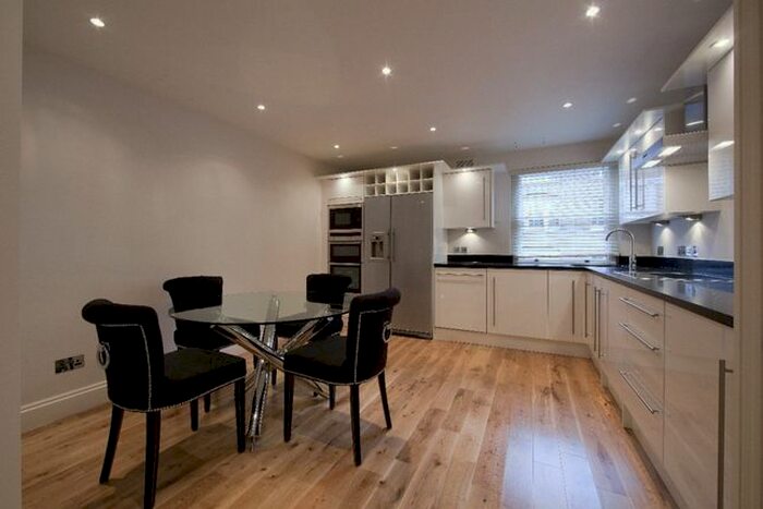 1 Bedroom Flat To Rent In Grosvenor Hill, London, W1K