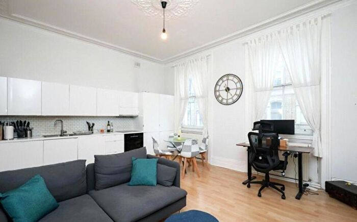 2 Bedroom Apartment To Rent In Springfield Road, St John's Wood, London, NW8