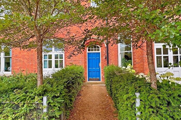 2 Bedroom Flat For Sale In Ipsden Court, Cholsey, OX10