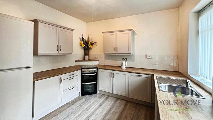 2 Bedroom End Of Terrace House To Rent In Oldham Road, Shaw, Oldham, Greater Manchester, OL2