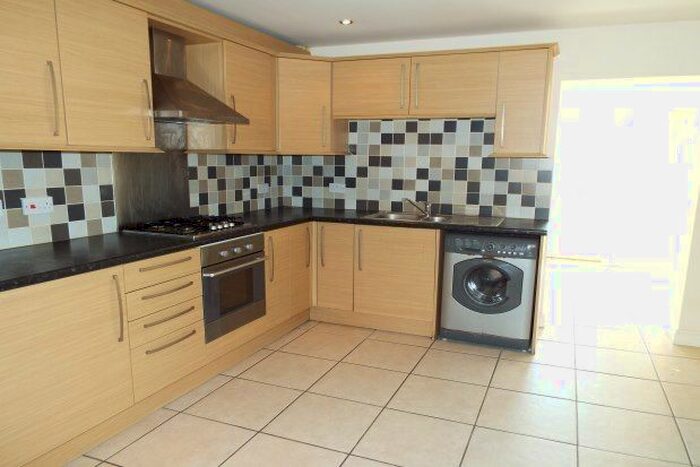 2 Bedroom Flat To Rent In Woodstock Road, Nottingham, NG9