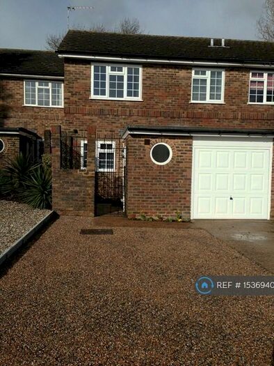 3 Bedroom Terraced House To Rent In Sheraton Drive, Epsom, KT19