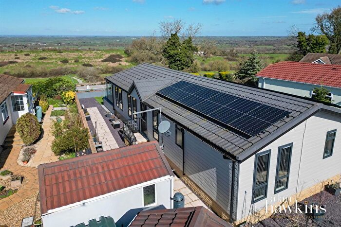 2 Bedroom Park Home For Sale In Lillybrook Estate, Lyneham, SN15