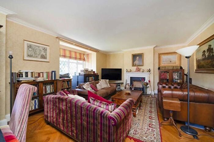4 Bedroom Flat For Sale In Finchley Road, London, NW2