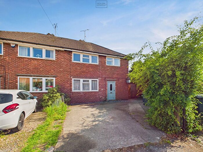 3 Bedroom Semi-detached House To Rent In Clay Cross, S45