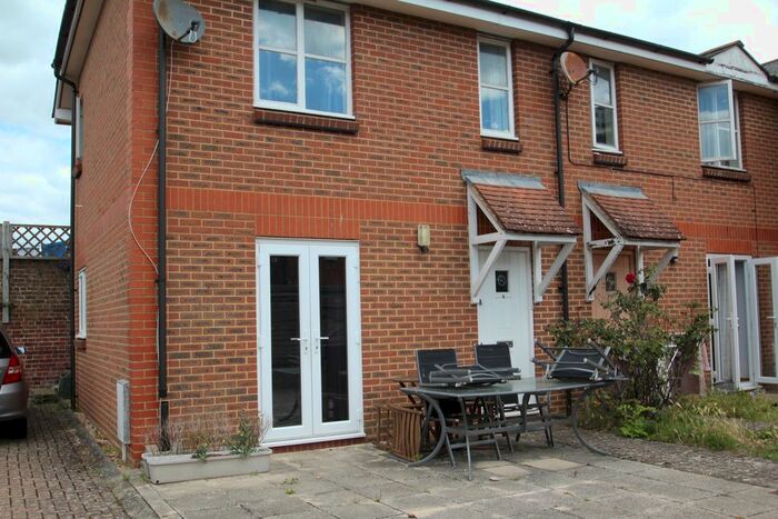 2 Bedroom Semi-detached House To Rent In North Farm Cottages, Portslade, East Sussex, BN41