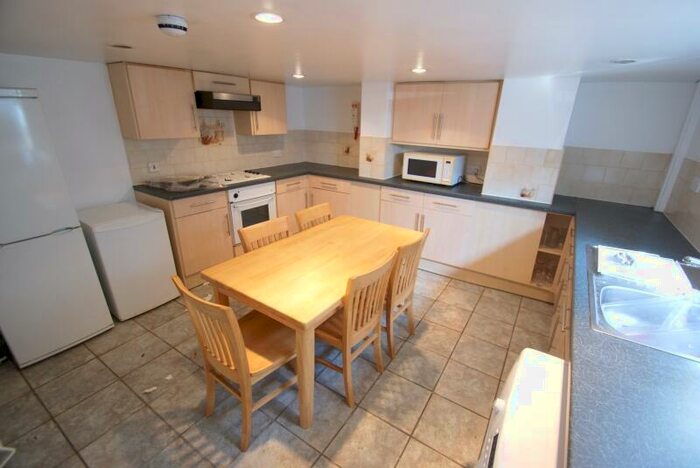 5 Bedroom Terraced House To Rent In Quarry Place, Woodhouse, Leeds, LS6
