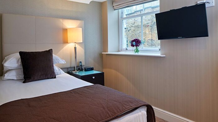 2 Bedroom Flat To Rent In Bow Lane, London, EC4M