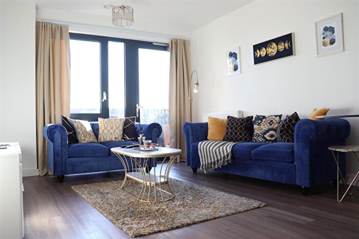 3 Bedroom Apartment To Rent In Acton Lane, London, NW10