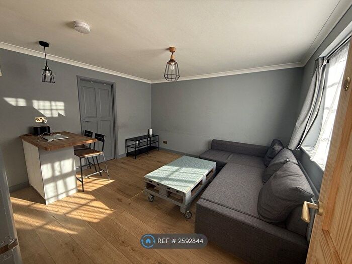 1 Bedroom Flat To Rent In Morden, Morden, SM4