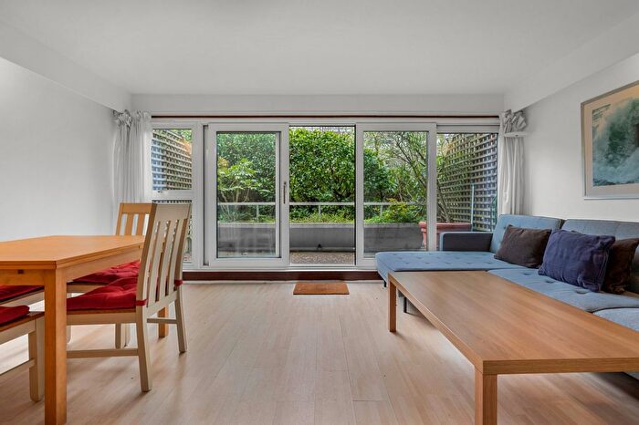 2 Bedroom Flat For Sale In Kendal Steps, St Georges Fields, W2