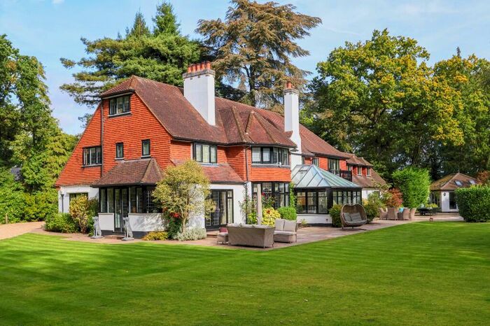 7 Bedroom Detached House For Sale In Weybridge, Surrey, KT13