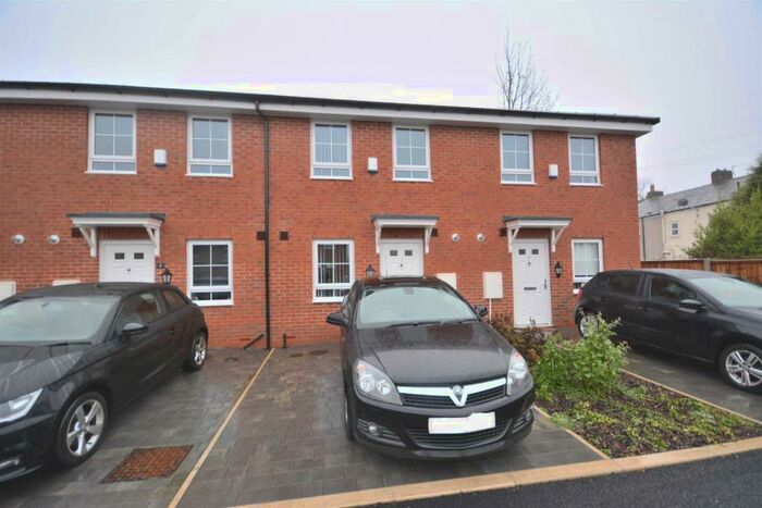 2 Bedroom Town House To Rent In Croft Close, Prestwich, M25