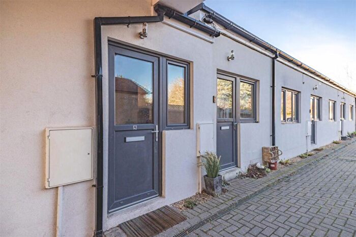 1 Bedroom Maisonette For Sale In Dedworth Road, Windsor, SL4