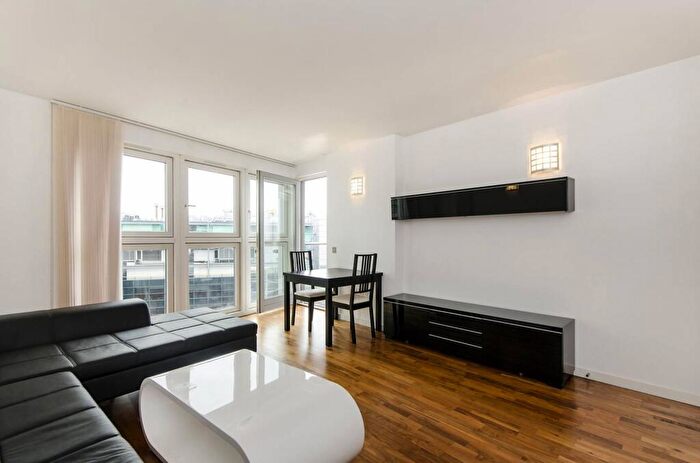 2 Bedroom Flat To Rent In New Providence Wharf, Canary Wharf, London, E14