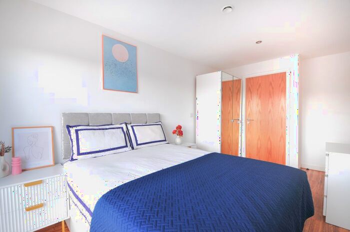 2 Bedroom Flat For Sale In Elmira Way, Salford, M5