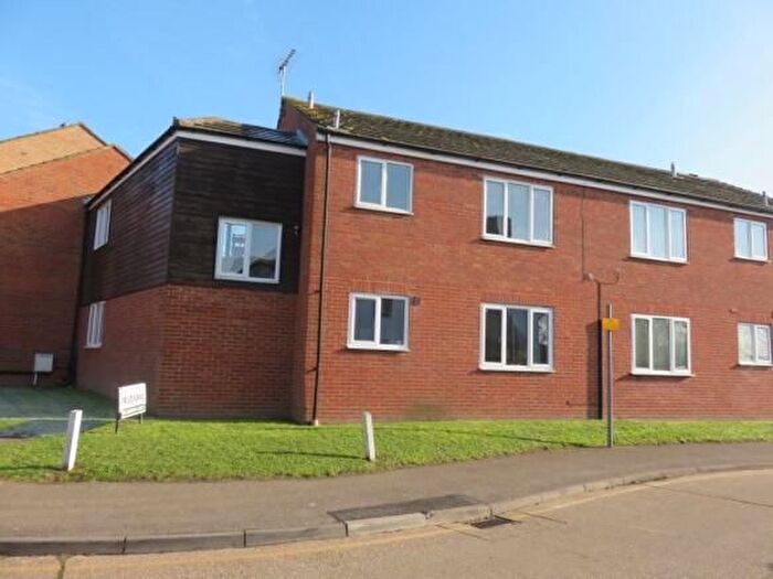 2 Bedroom Flat To Rent In Gidea Close, South Ockendon, RM15